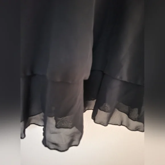 Black ruffle tunic camisole - Picture 7 of 8